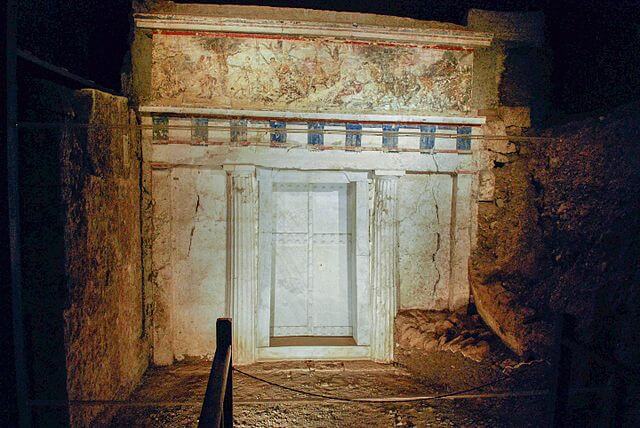 Facade_of_Philip_II_tomb_Vergina_Greece